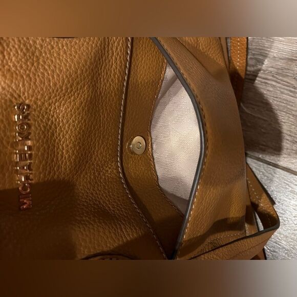 Michael Kors Large East West MAE Tote in Acorn - Picture 12 of 12